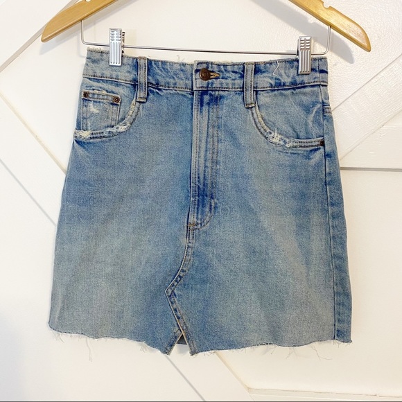 Zara Distressed Mini Denim Skirt Light Wash XS - Picture 2 of 8